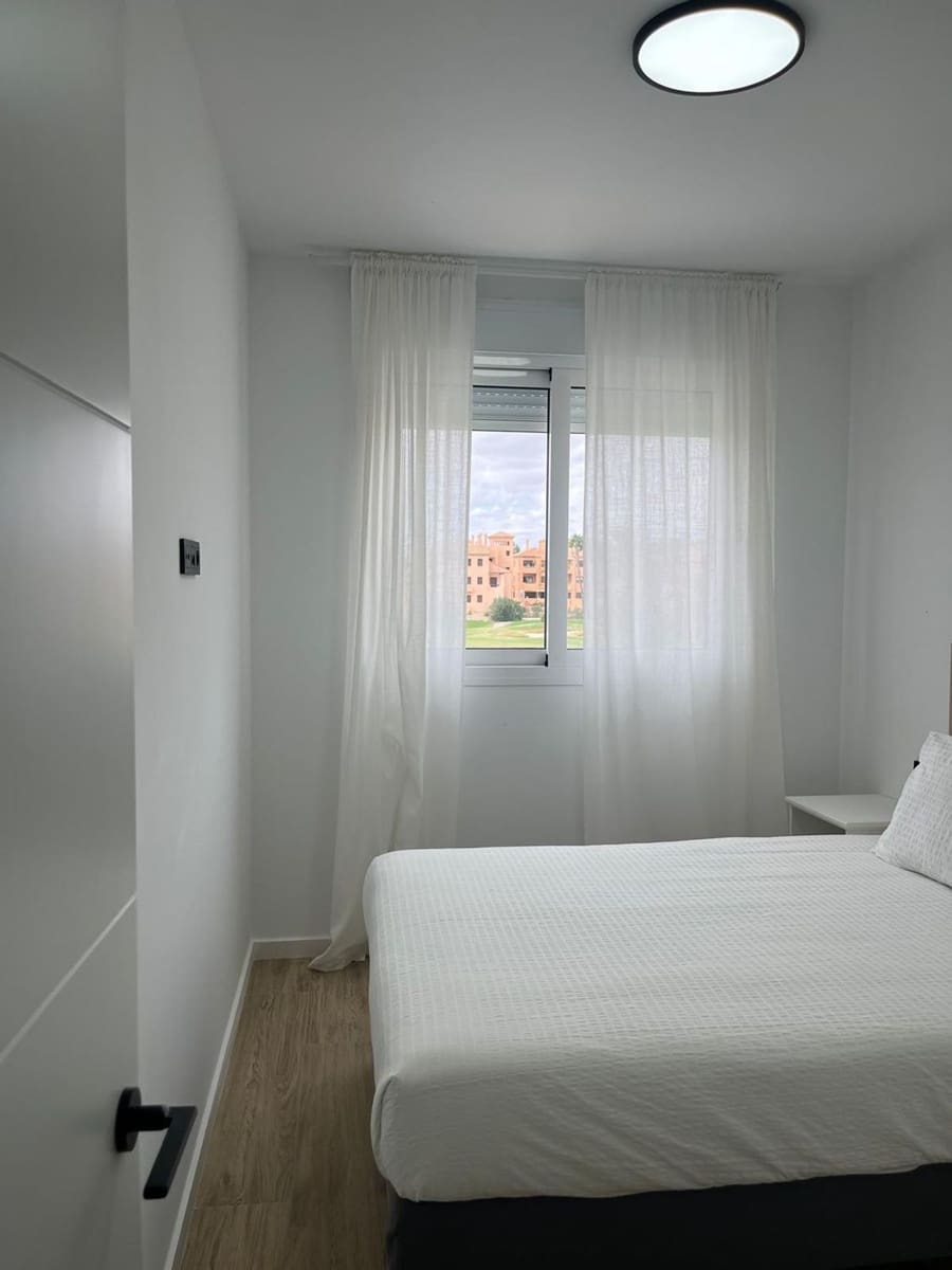 3 makuuhuone Omakotitalo myytävänä paikassa Los Alcazares mukana uima-altaan 
autotalli - 357 000 € (Ref: 9420691)