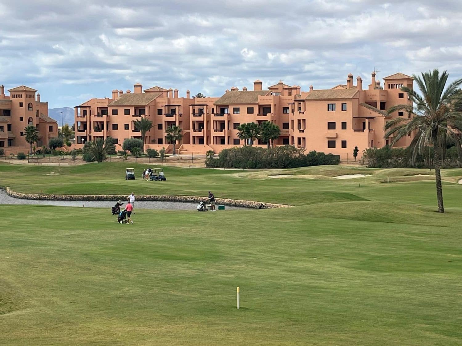 3 makuuhuone Omakotitalo myytävänä paikassa Los Alcazares mukana uima-altaan 
autotalli - 357 000 € (Ref: 9420691)