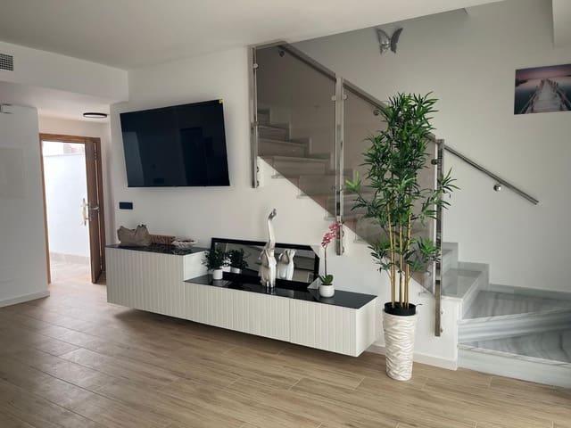 3 quarto Casa em Banda para venda em Las Lomas de Rame - Bahía Bella, Los Alcázares com piscina garagem - 357 000 € (Ref: 9420691)