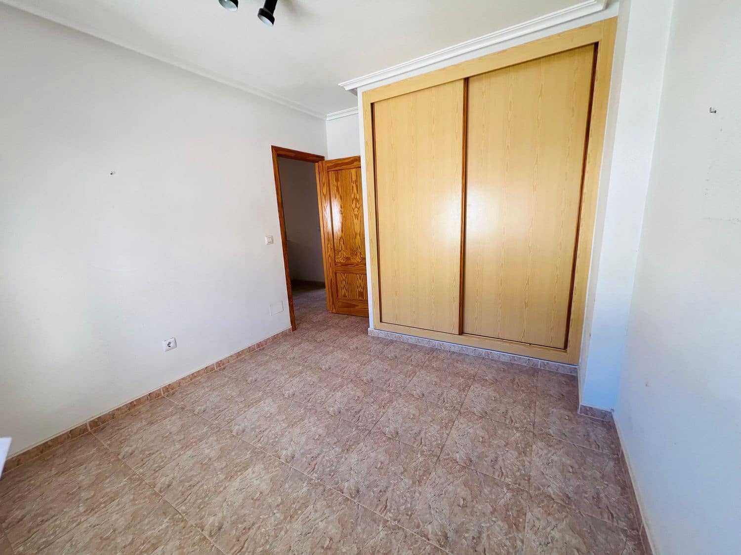 4 sypialnia Dom na sprzedaż w Los Alcazares z garażem - 195 000 € (Ref: 9420696)