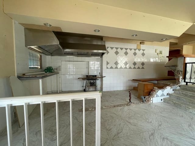 Commercial for sale in Centro, Los Alcázares - € 115,000 (Ref: 9420699)