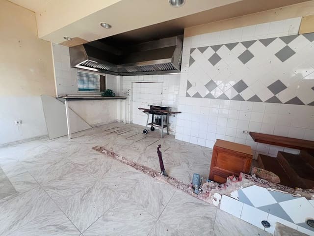 Commercial for sale in Centro, Los Alcázares - € 115,000 (Ref: 9420699)