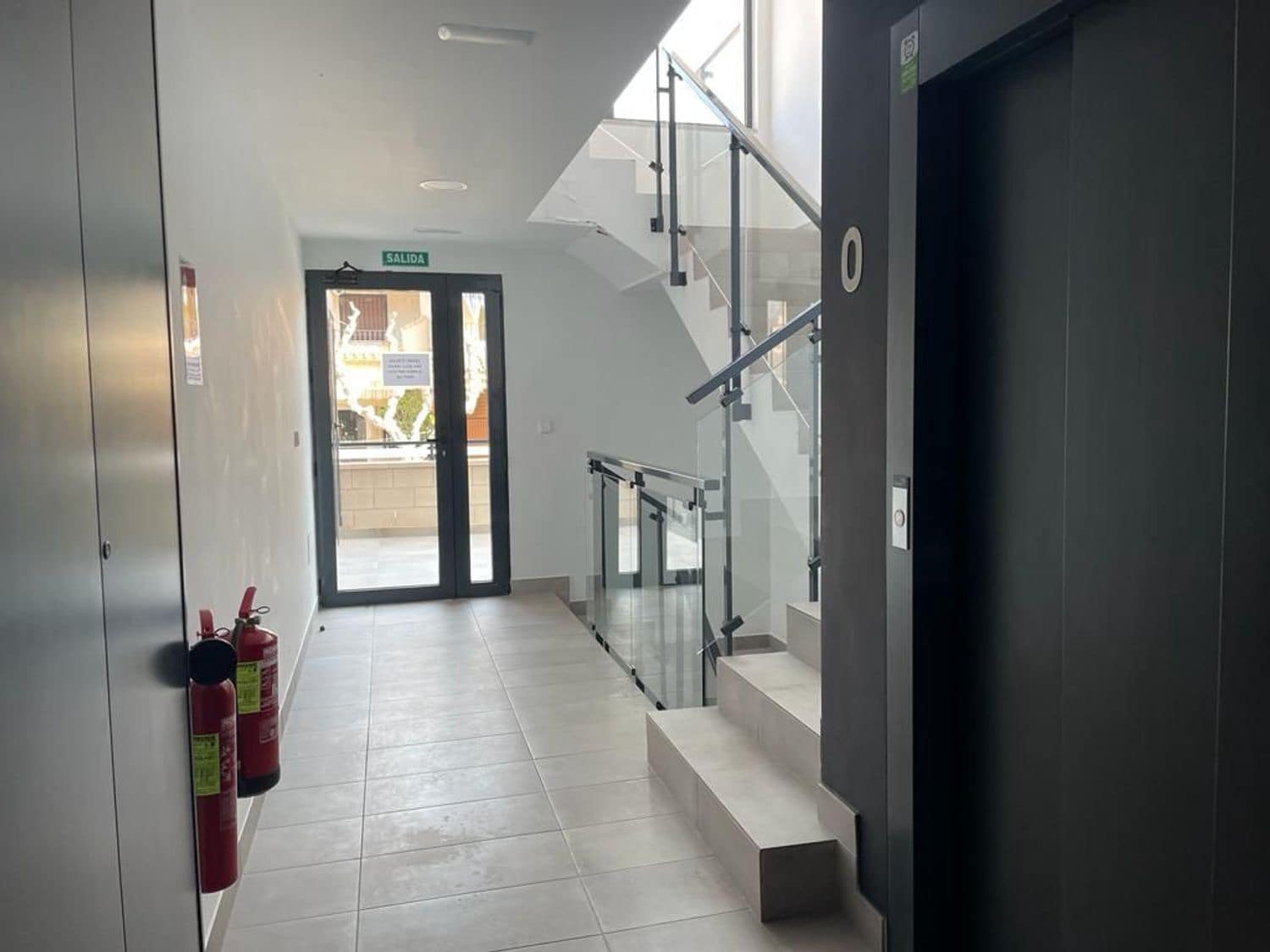 3 makuuhuone Huoneisto myytävänä paikassa Los Alcazares mukana uima-altaan 
autotalli - 220 000 € (Ref: 9420701)