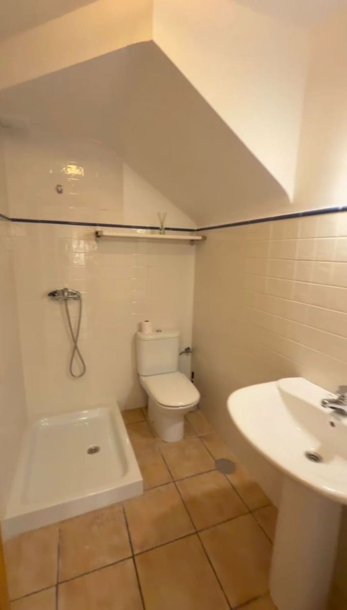 3 makuuhuone Omakotitalo myytävänä paikassa Roda mukana uima-altaan 
autotalli - 235 000 € (Ref: 9450066)