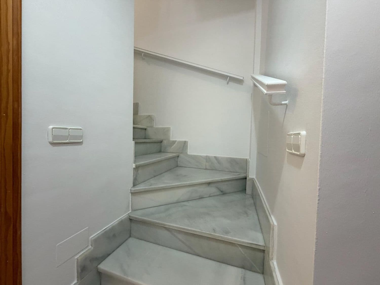 3 makuuhuone Omakotitalo myytävänä paikassa Roda mukana uima-altaan 
autotalli - 235 000 € (Ref: 9450066)