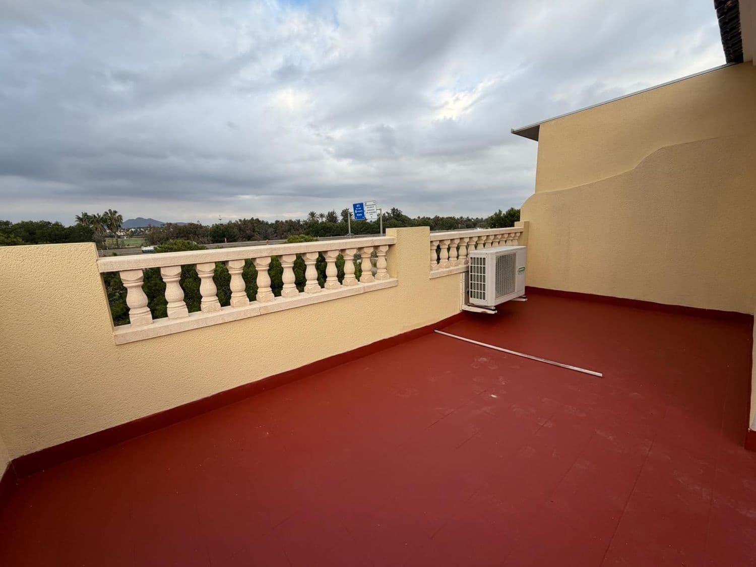 3 makuuhuone Omakotitalo myytävänä paikassa Roda mukana uima-altaan 
autotalli - 235 000 € (Ref: 9450066)