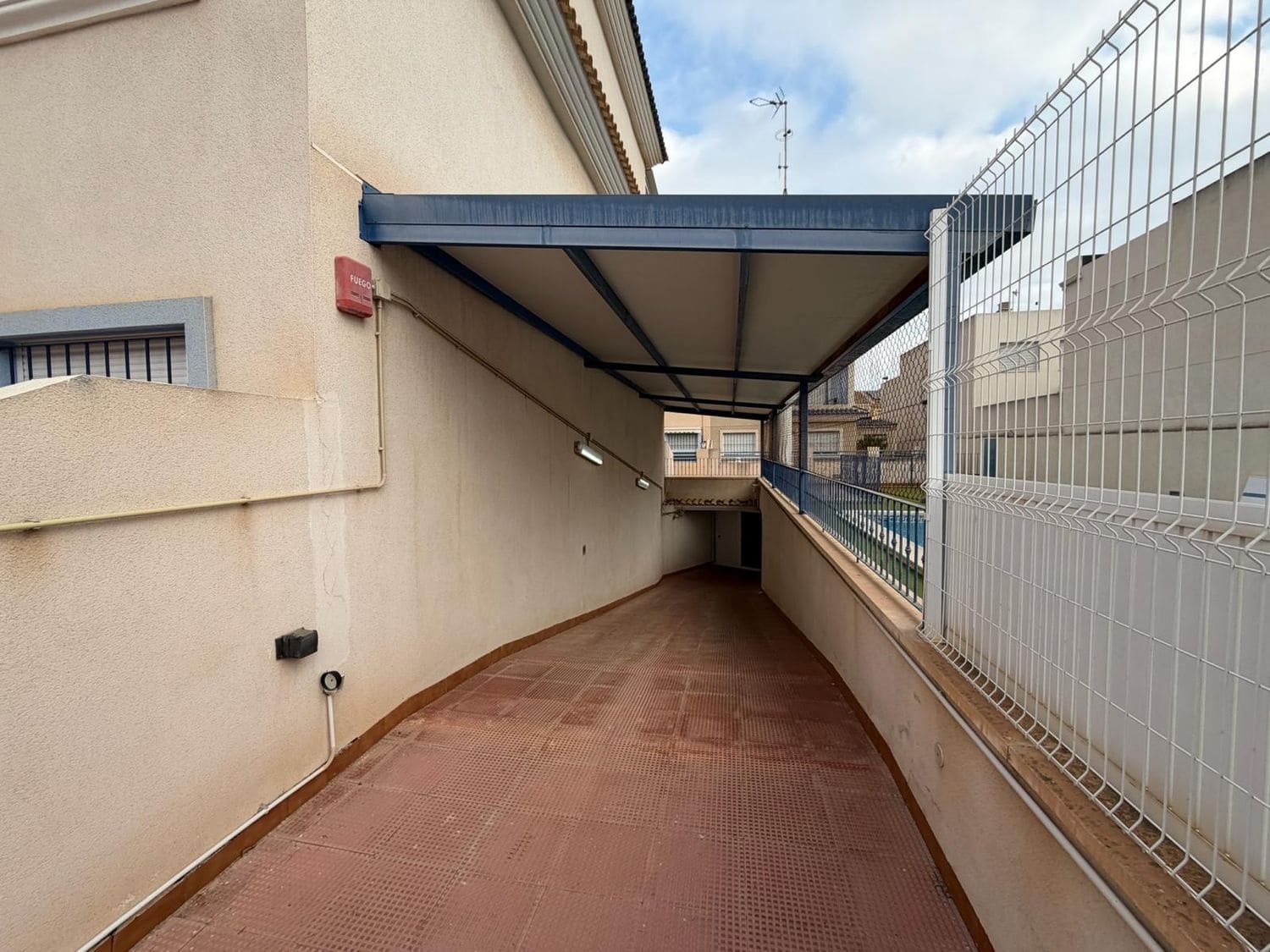 3 makuuhuone Omakotitalo myytävänä paikassa Roda mukana uima-altaan 
autotalli - 235 000 € (Ref: 9450066)