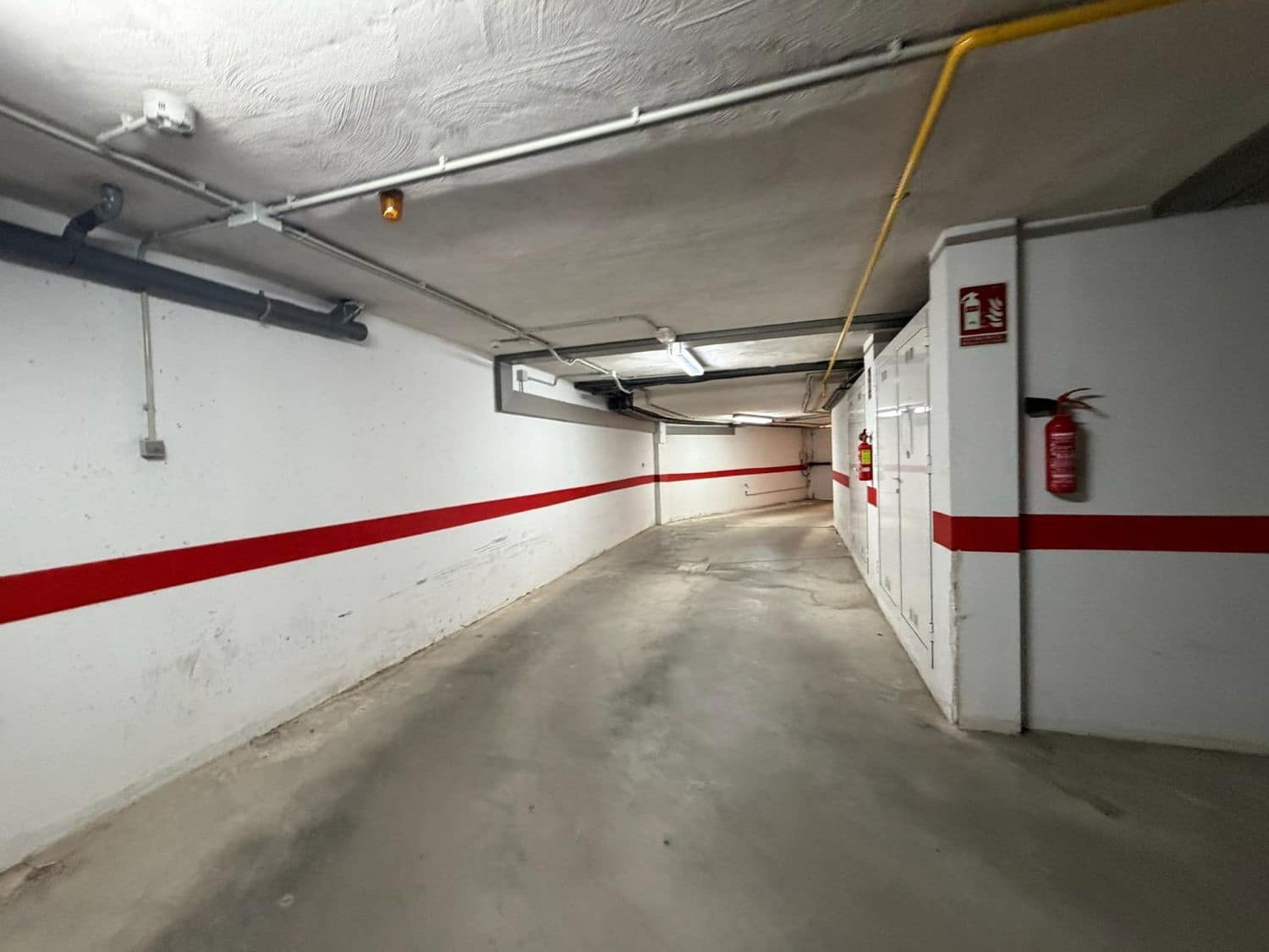 3 makuuhuone Omakotitalo myytävänä paikassa Roda mukana uima-altaan 
autotalli - 235 000 € (Ref: 9450066)