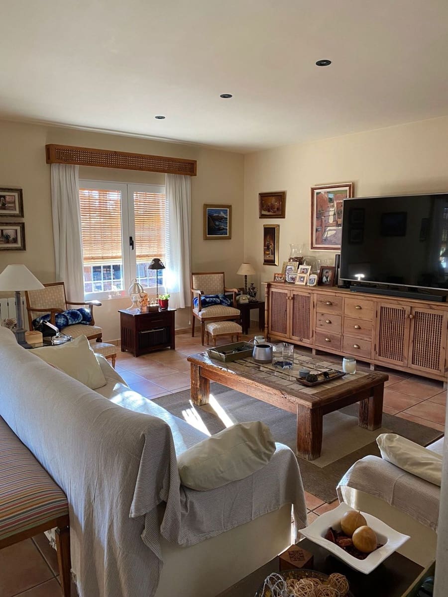 3 bedroom Villa for sale in Los Alcazares with pool garage - € 850,000 (Ref: 9496688)