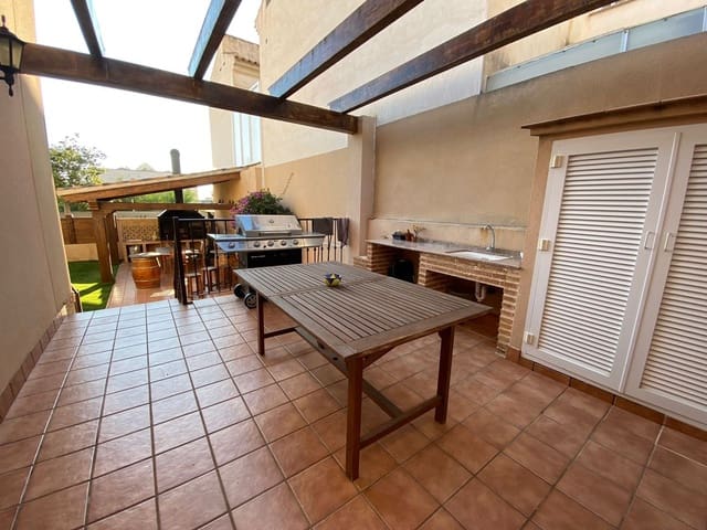 3 bedroom Villa for sale in Centro, Los Alcázares with pool garage - € 850,000 (Ref: 9496688)