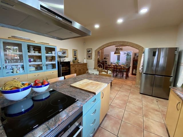 3 bedroom Villa for sale in Centro, Los Alcázares with pool garage - € 850,000 (Ref: 9496688)