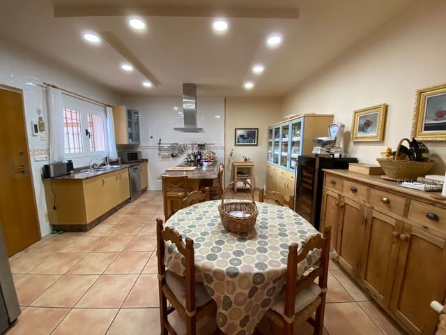 3 bedroom Villa for sale in Centro, Los Alcázares with pool garage - € 850,000 (Ref: 9496688)