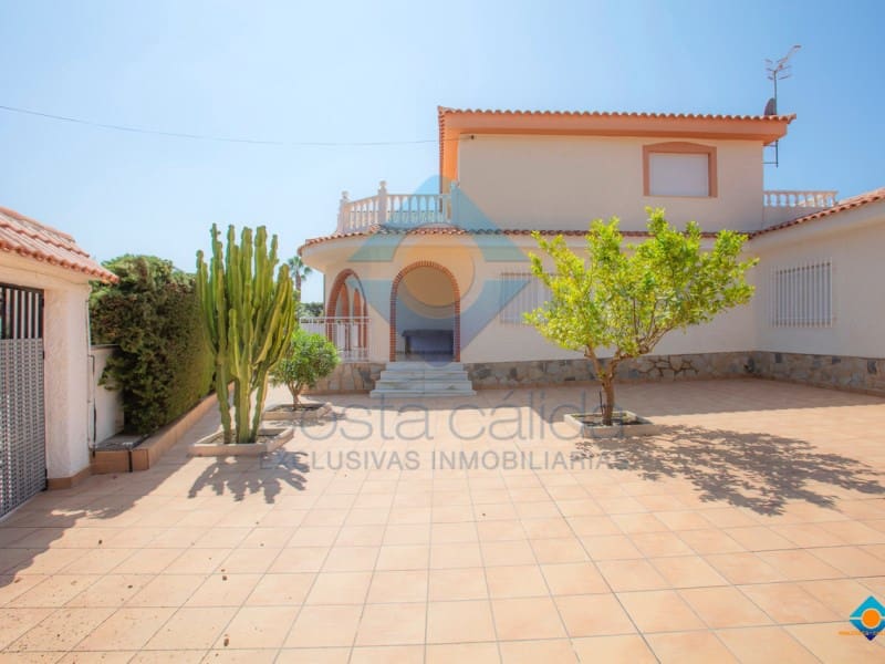 5 bedroom Villa for sale in Bolnuevo with garage - € 395,000 (Ref: 8475223)