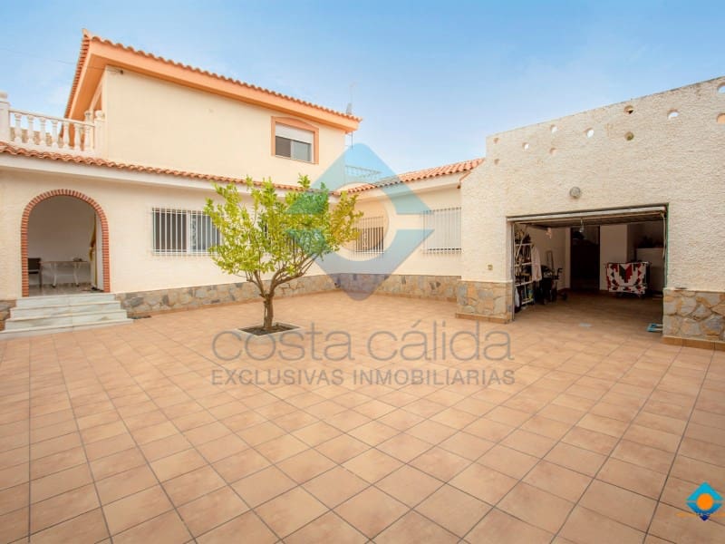 5 bedroom Villa for sale in Bolnuevo with garage - € 395,000 (Ref: 8475223)