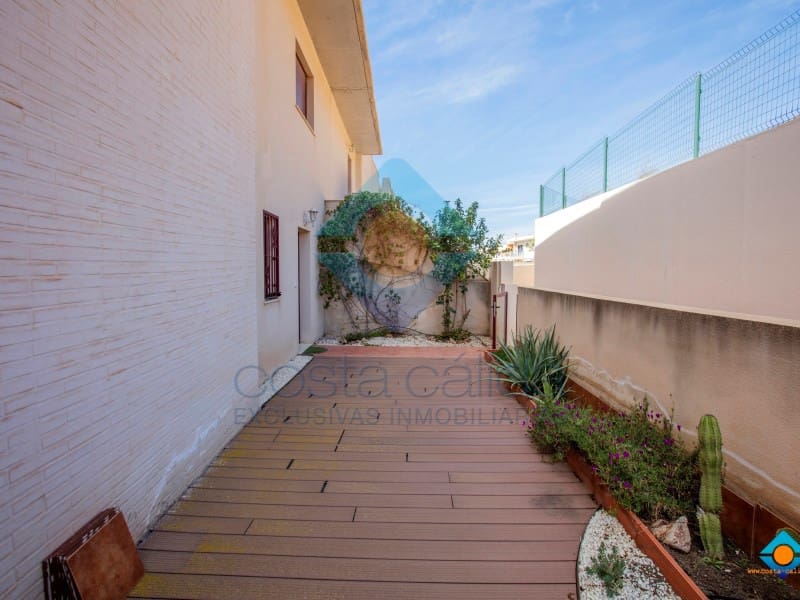 2 slaapkamer Appartement te koop in Isla Plana met garage - € 154.000 (Ref: 8475234)