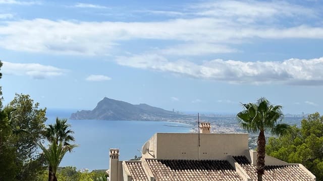 4 bedroom Villa for sale in Altea - € 1,995,000 (Ref: 8560464)