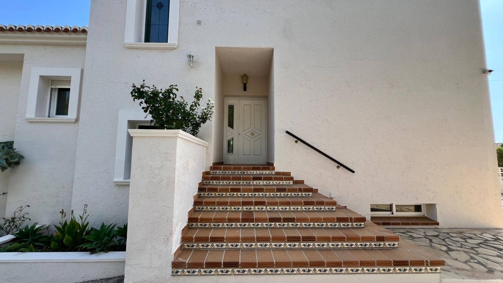 7 bedroom Villa for sale in Calpe / Calp - € 1,200,000 (Ref: 8674945)