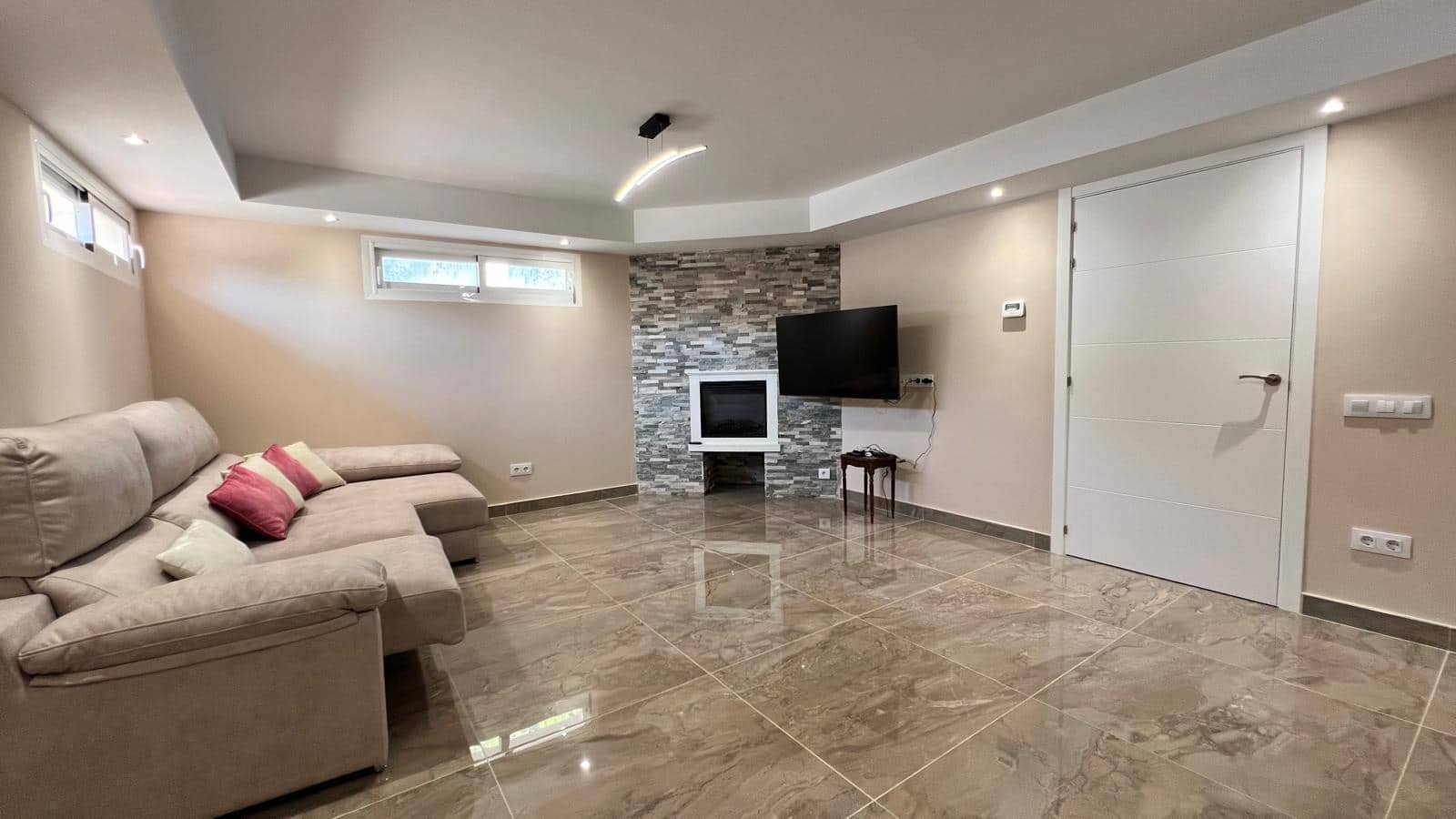 7 bedroom Villa for sale in Calpe / Calp - € 1,200,000 (Ref: 8674945)