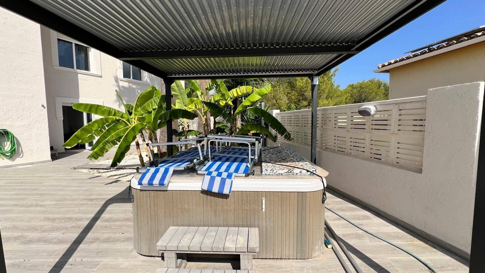 7 bedroom Villa for sale in Calpe / Calp - € 1,200,000 (Ref: 8674945)