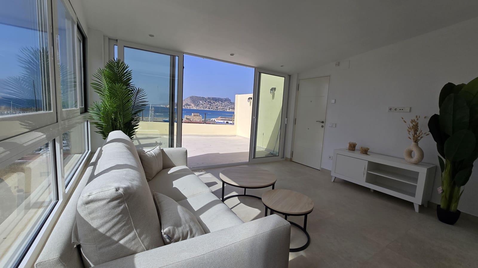 2 bedroom Apartment for sale in Calpe / Calp - € 600,000 (Ref: 9757598)