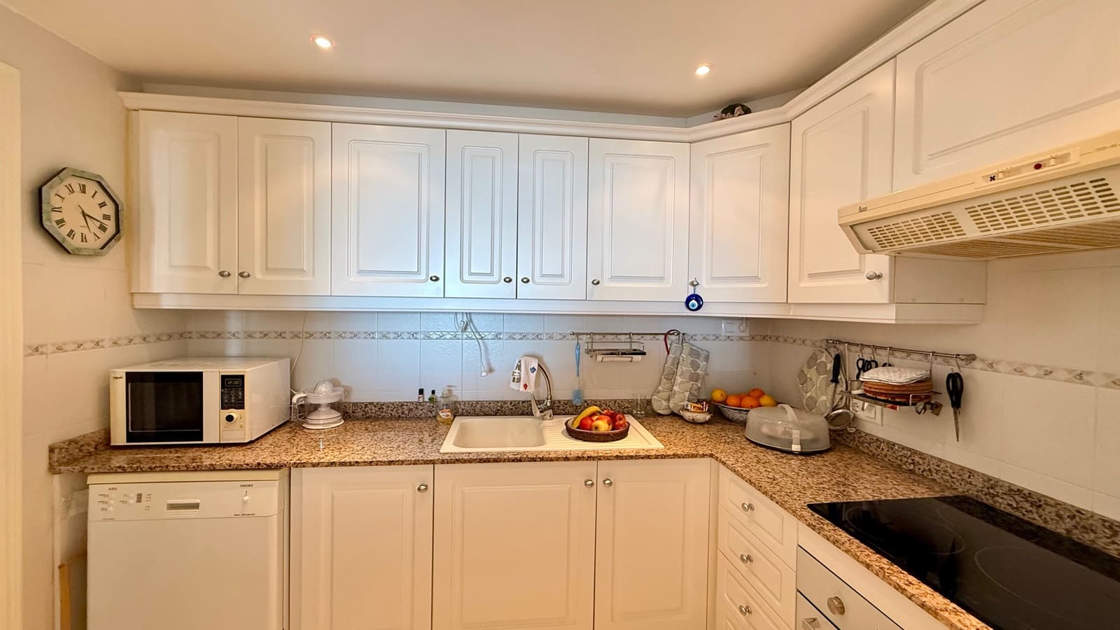 2 bedroom Apartment for sale in Calpe / Calp - € 630,000 (Ref: 9757599)