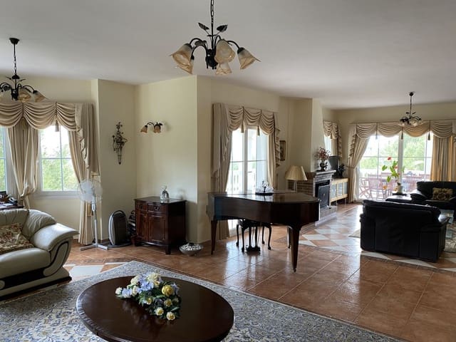 4 sypialnia Willa na sprzedaż w Valtocado, Mijas z basenem - 1 300 000 € (Ref: 7426412)