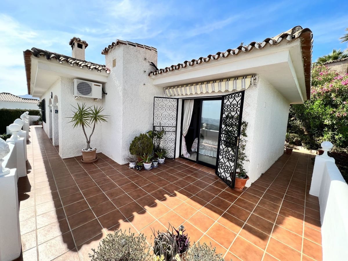 4 bedroom Villa for sale in Mijas with pool garage - € 899,000 (Ref: 8064281)