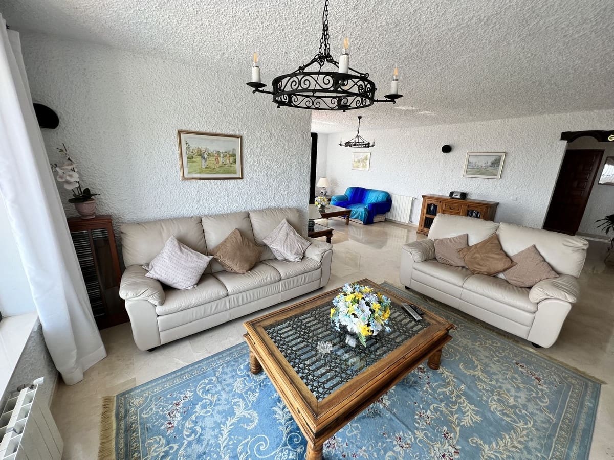 4 bedroom Villa for sale in Mijas with pool garage - € 899,000 (Ref: 8064281)