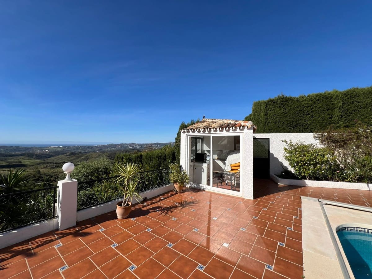 4 bedroom Villa for sale in Mijas with pool garage - € 899,000 (Ref: 8064281)