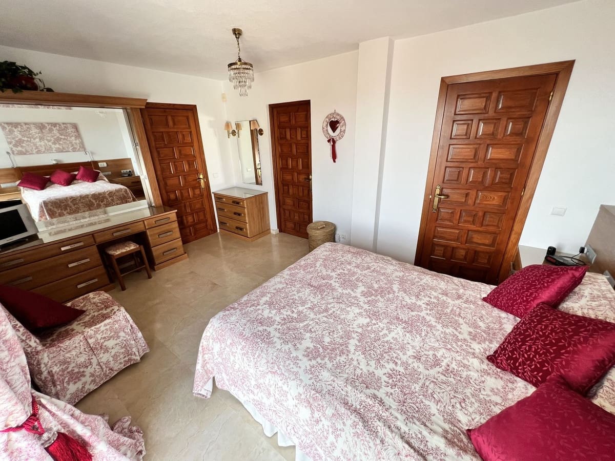 4 bedroom Villa for sale in Mijas with pool garage - € 899,000 (Ref: 8064281)