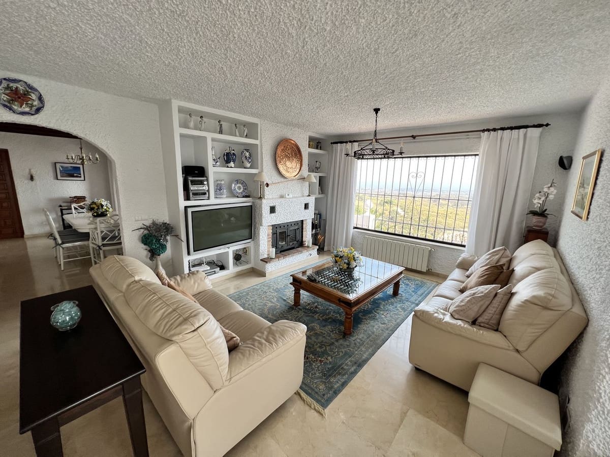 4 bedroom Villa for sale in Mijas with pool garage - € 899,000 (Ref: 8064281)