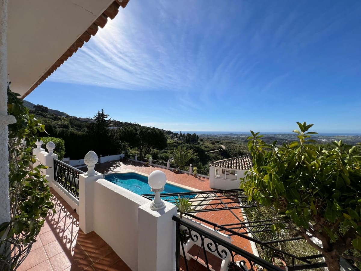 4 bedroom Villa for sale in Mijas with pool garage - € 899,000 (Ref: 8064281)
