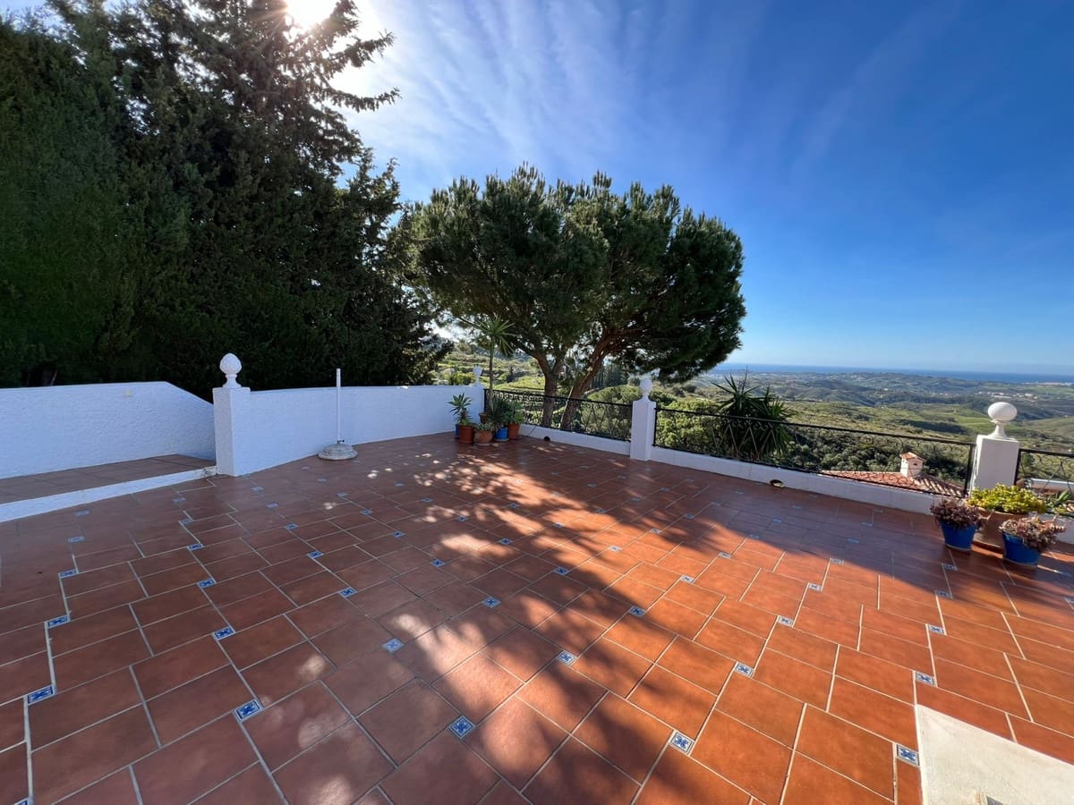 4 bedroom Villa for sale in Mijas with pool garage - € 899,000 (Ref: 8064281)