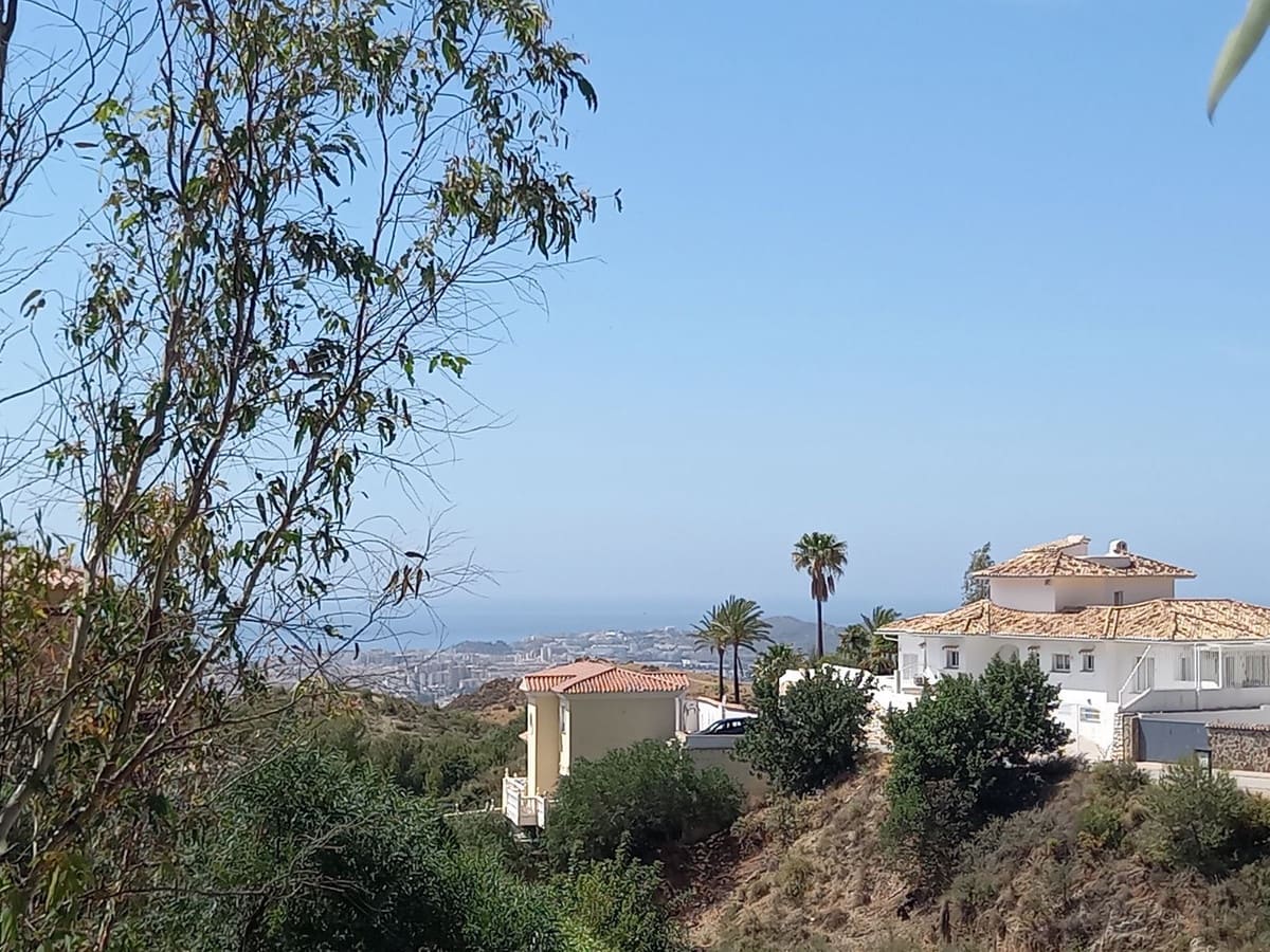 Grunde uden byggetilladelser til salg i Mijas - € 240.000 (Ref: 8234359)