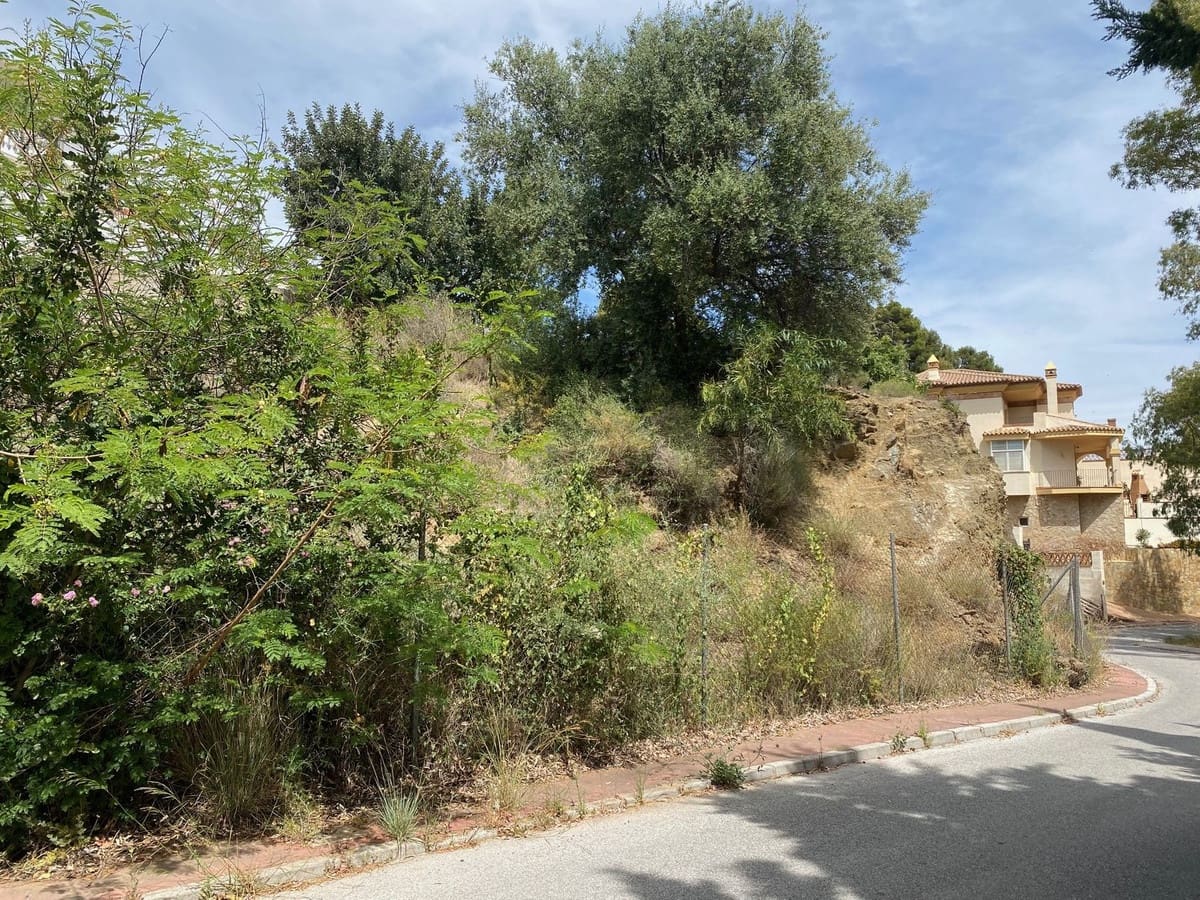 Grunde uden byggetilladelser til salg i Mijas - € 240.000 (Ref: 8234359)