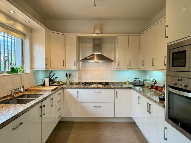 5 slaapkamer Villa te koop in Mijas pueblo, Mijas met zwembad - € 950.000 (Ref: 8641104)