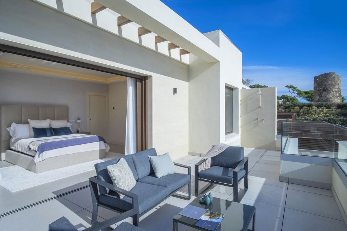4 bedroom Villa for sale in New Golden Mile with pool garage - € 4,500,000 (Ref: 8884326)