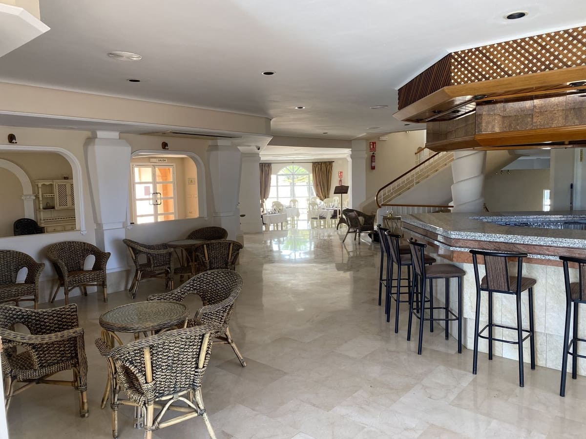 Erhverv til salg i Mijas Golf med swimmingpool - € 1.350.000 (Ref: 8926151)