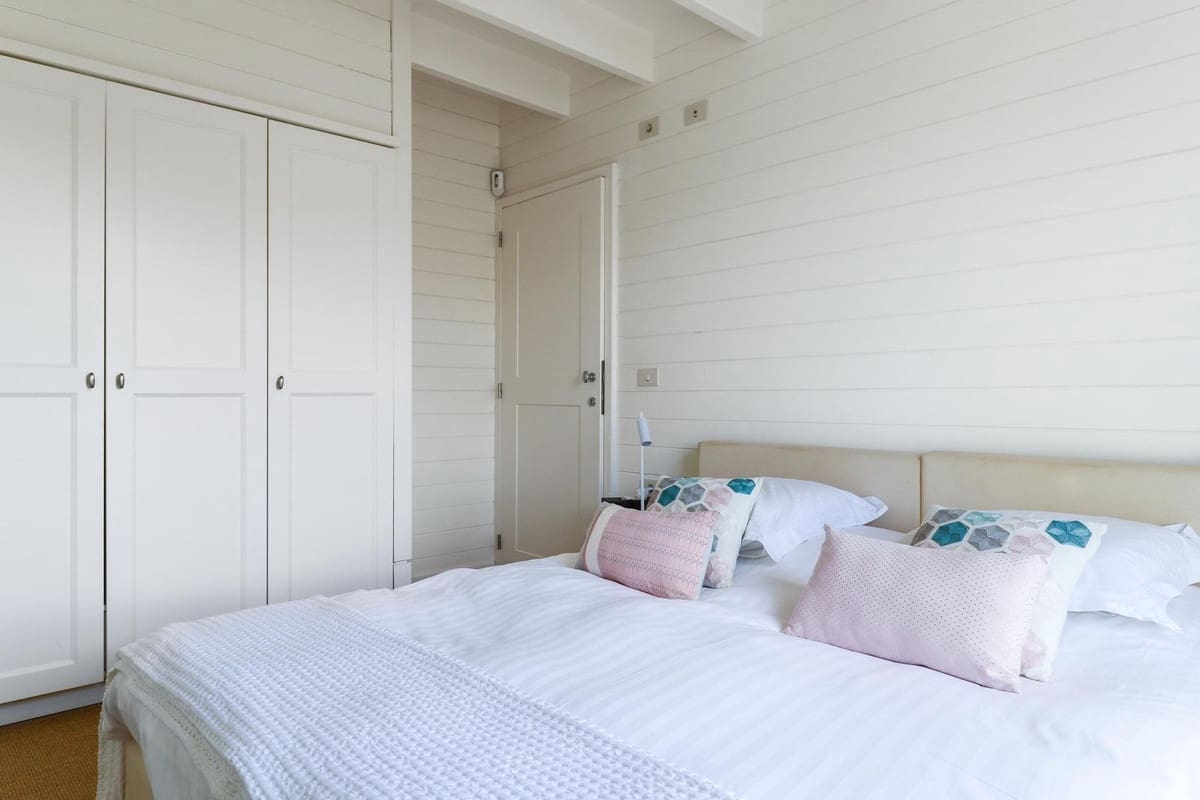 4 bedroom Villa for sale in Benahavis with pool garage - € 1,975,000 (Ref: 9001340)