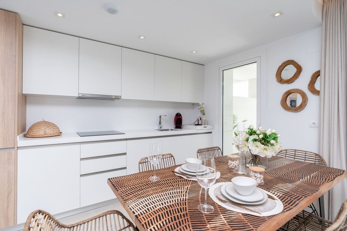 2 soveværelse Lejlighed til salg i San Roque - € 405.000 (Ref: 9047428)