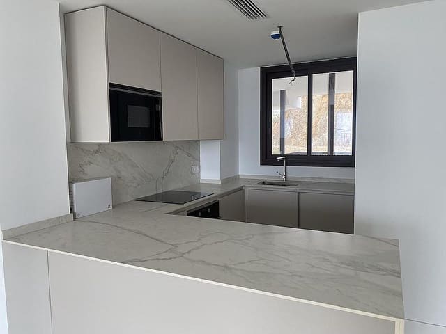 2 makuuhuone Huoneisto myytävänä paikassa Benalmadena Costa, Benalmádena mukana uima-altaan - 595 000 € (Ref: 9102684)