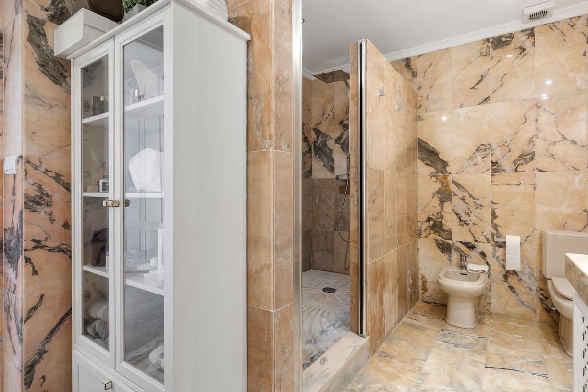 Apartamento de 3 habitaciones en Nueva Andalucia en venta con piscina - 680.000 € (Ref: 9133086)