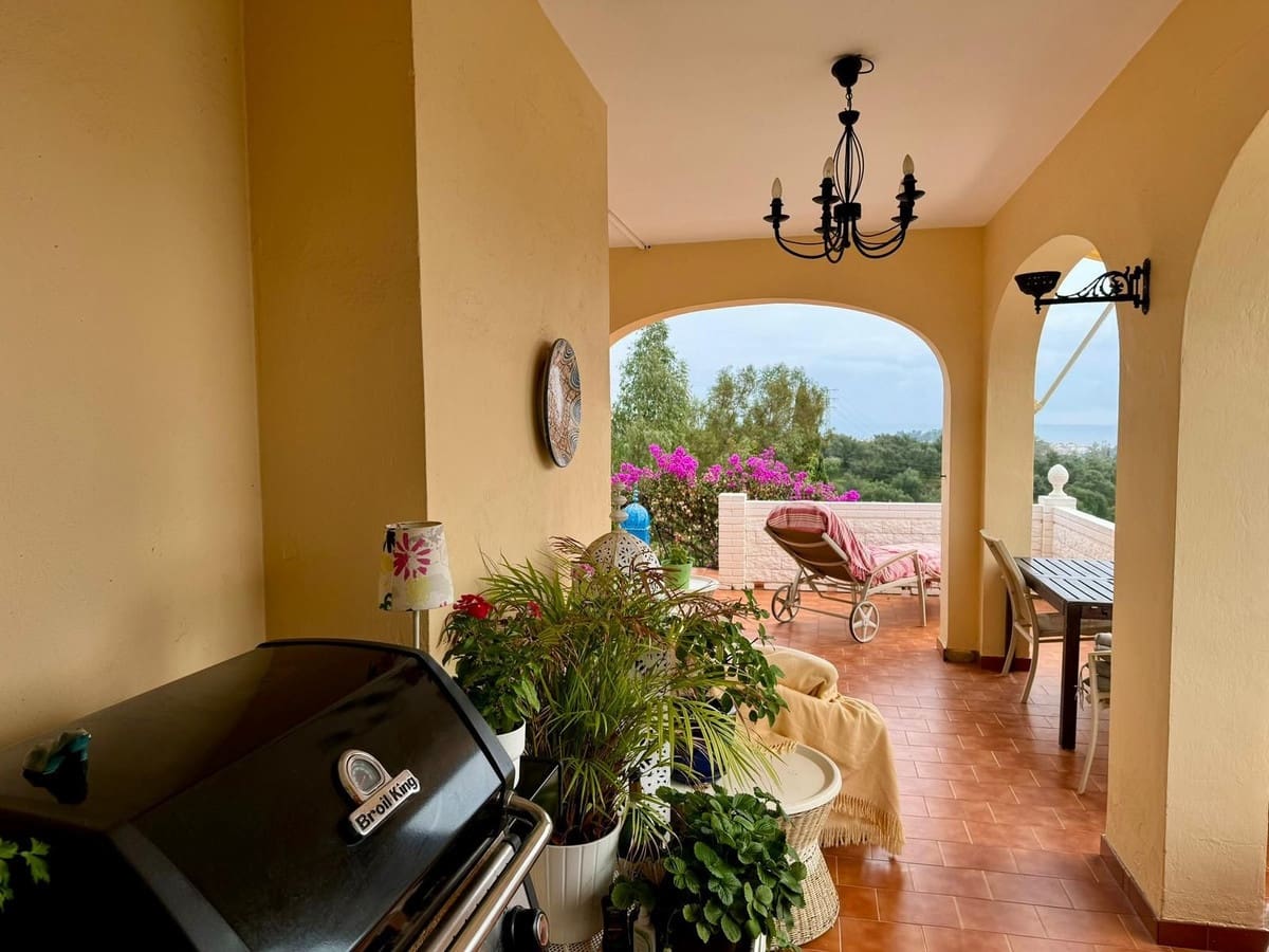 5 bedroom Villa for sale in Mijas with pool garage - € 950,000 (Ref: 9145191)