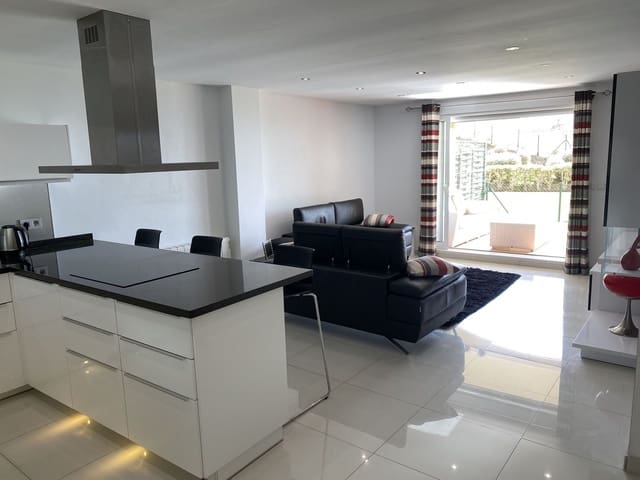 2 bedroom Apartment for sale in Fuengirola with pool - € 395,000 (Ref: 9303033)