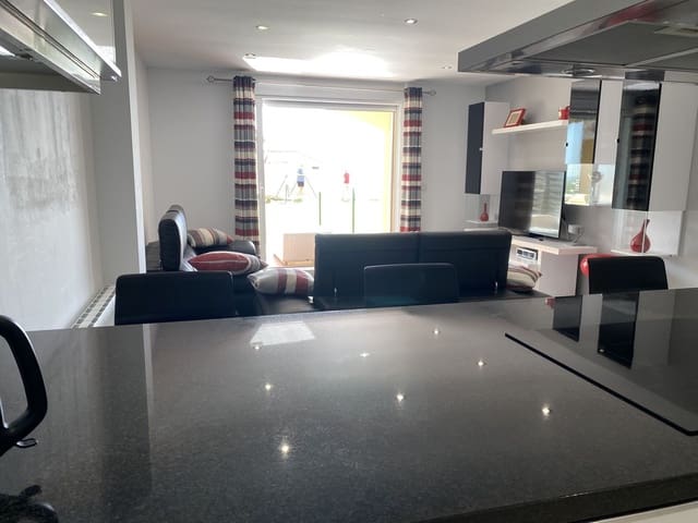 2 bedroom Apartment for sale in Fuengirola with pool - € 395,000 (Ref: 9303033)