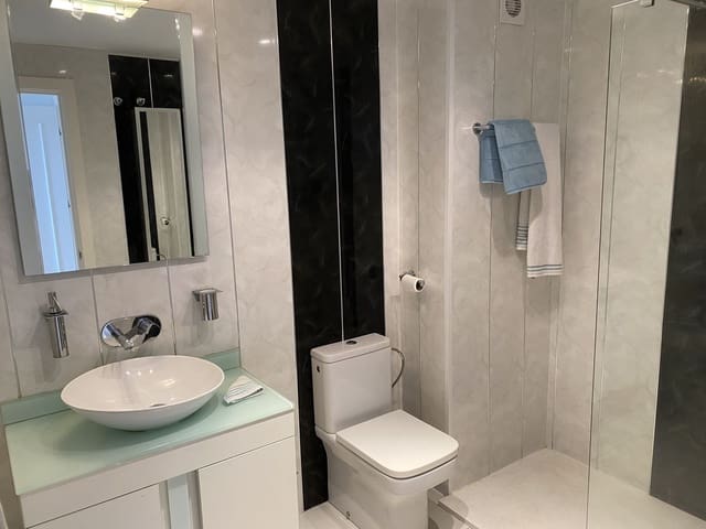 2 bedroom Apartment for sale in Fuengirola with pool - € 395,000 (Ref: 9303033)