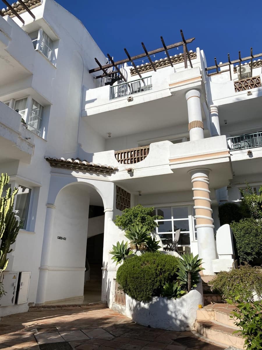 2 bedroom Apartment for sale in Mijas with pool - € 310,000 (Ref: 9395679)