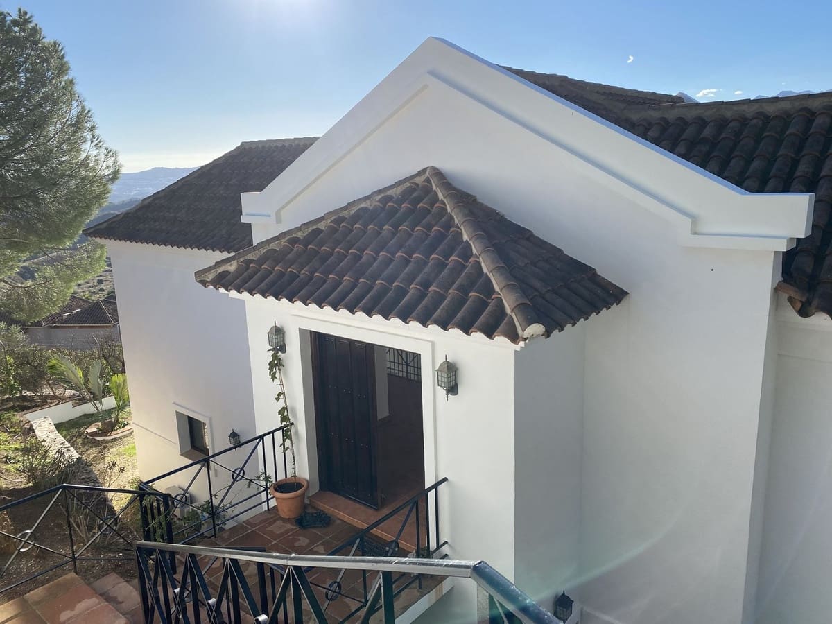 4 bedroom Villa for sale in Mijas with pool - € 1,450,000 (Ref: 9398143)