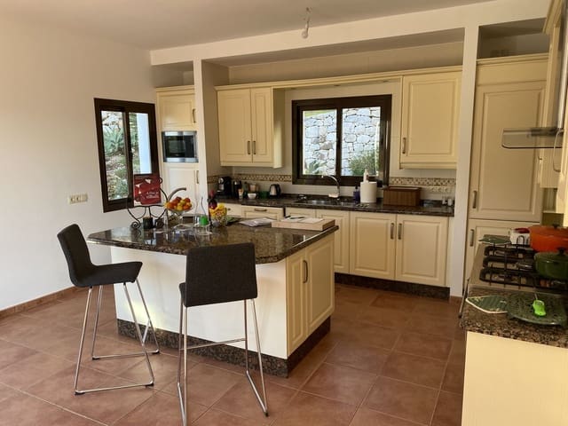 4 bedroom Villa for sale in Mijas pueblo, Mijas with pool - € 1,450,000 (Ref: 9398143)