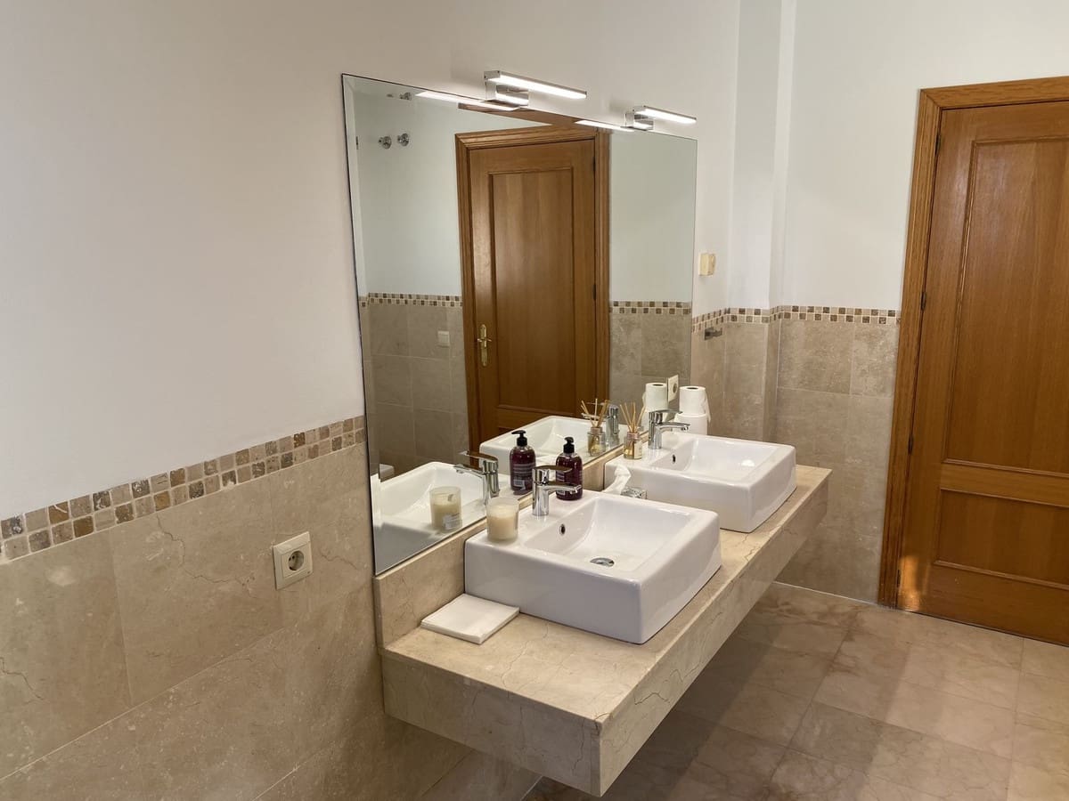 4 bedroom Villa for sale in Mijas with pool - € 1,450,000 (Ref: 9398143)